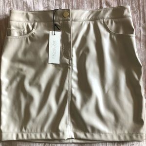 NWT Rachel Zoe Beige Cream Faux Leather Vegan Leather Skirt Size 10 Pockets